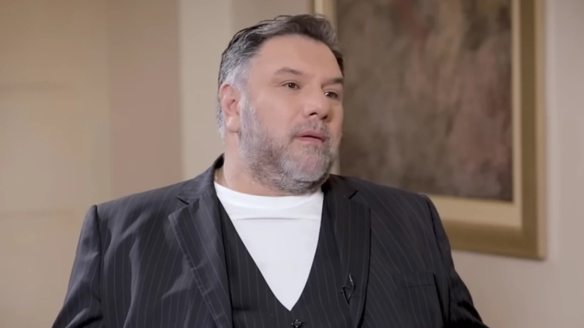 Γρηγόρης Αρναούτογλου: «Μακάρι να ήξερα ότι από ώρα σε ώρα θα πατήσει το κουδούνι» – Συγκινεί η ανάρτησή του για τη μητέρα του