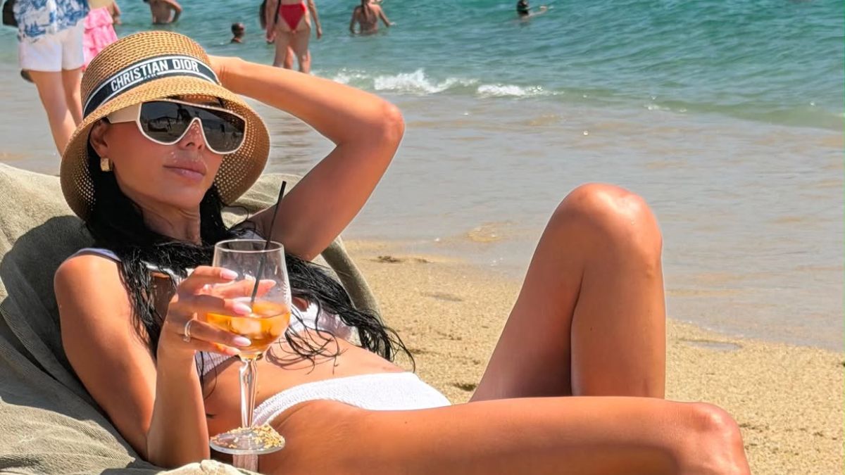 Ιωάννα Μπούκη: Νέες εικόνες από το καλοκαίρι της στις Κυκλάδες με τον Αντώνη Σρόιτερ και τις κόρες τους