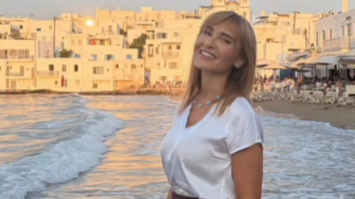 Μάρα Ζαχαρέα: Απαθανατίζει τις ομορφιές της Πάρου και την εκθειάζει