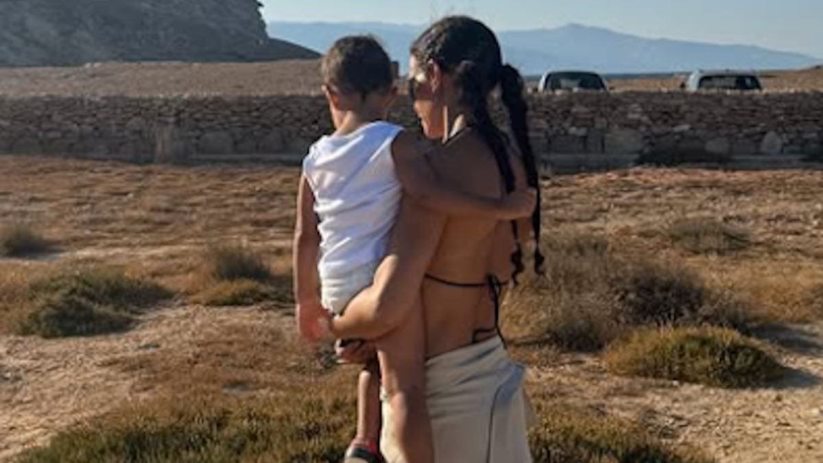 Ελένη Φουρέιρα: Διακοπές στην Άνδρο μαζί με τον γιο της – Το στιγμιότυπο