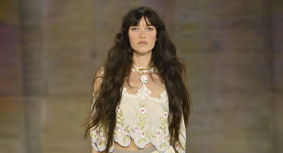 Curtain bangs: Το πιο boho κούρεμα του φθινοπώρου