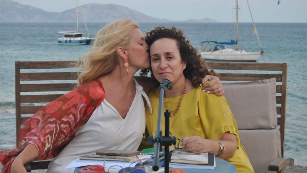 Φάρος Ικαρίας: Με επιτυχία η ποιητική βραδιά με τη Λεώνα Λάιος και την παρουσίαση του βιβλίου “Άλμα εις Βάθος” της Μαρίας Μουλά