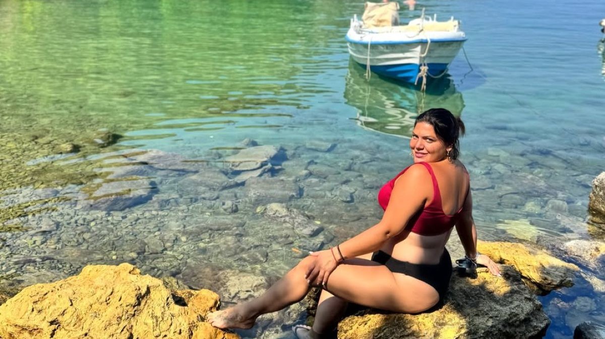 Δανάη Μπάρκα: Ποζάρει με μπικίνι και φωτογραφίζει τον σύζυγό της – «Να μένεις εκεί που υπάρχει αγάπη»