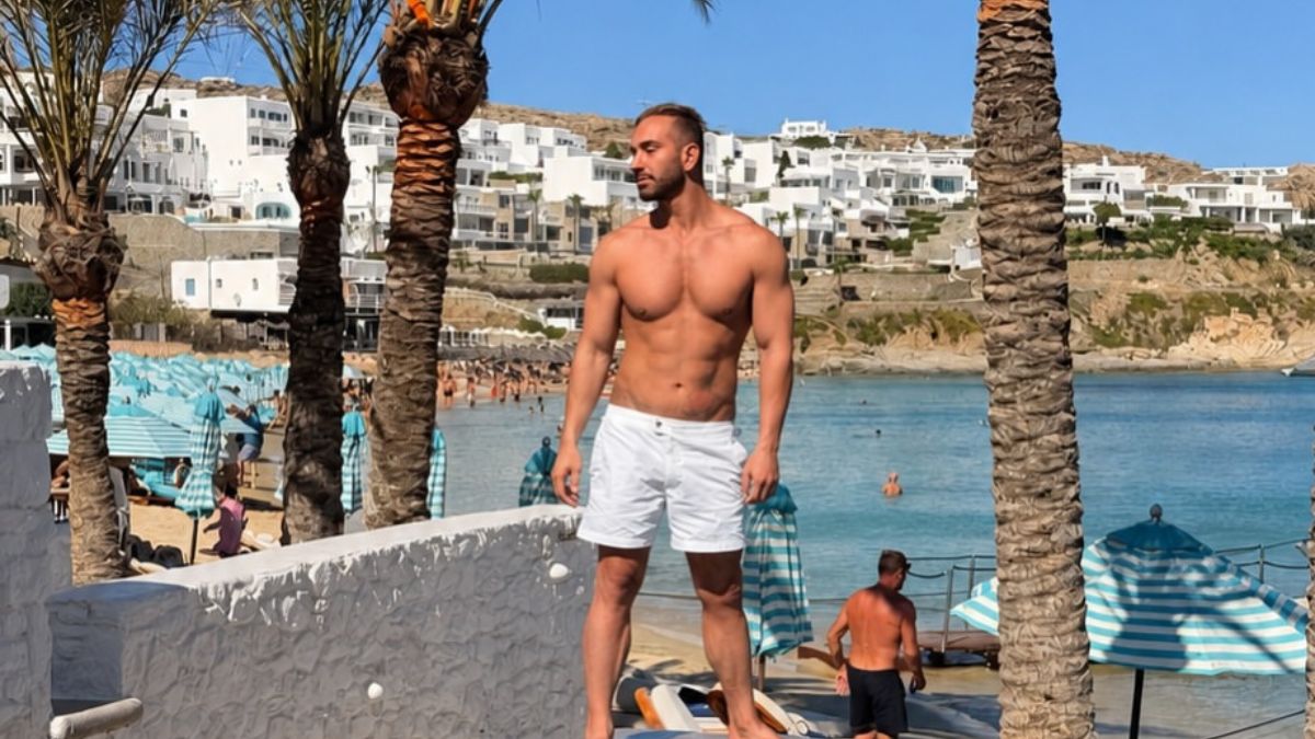Νίκος Κοκλώνης: Ποζάρει με φόντο το απέραντο γαλάζιο – Το μήνυμα από τις διακοπές του