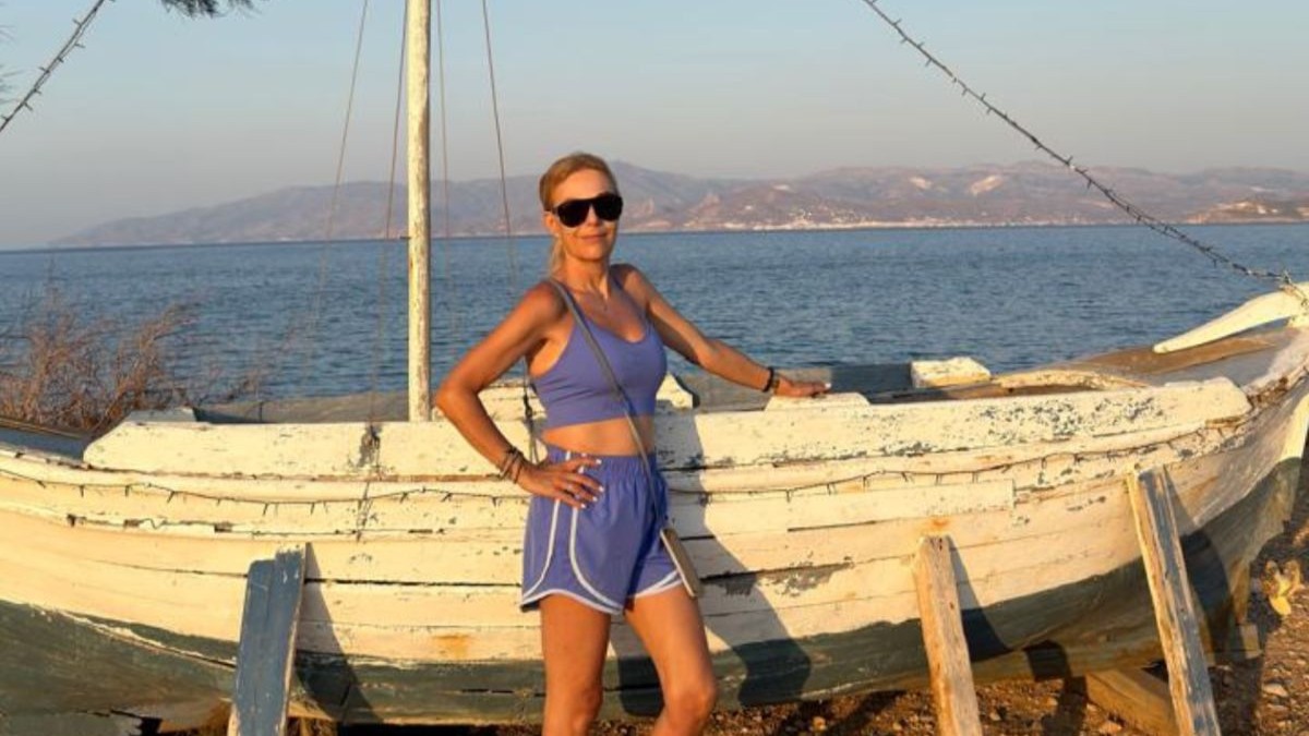 Τίνα Μεσσαροπούλου: Ποζάρει με μαγιό μαζί με τη Μάρα Ζαχαρέα στην Πάρο – Η καλοκαιρινή τους φωτογραφία