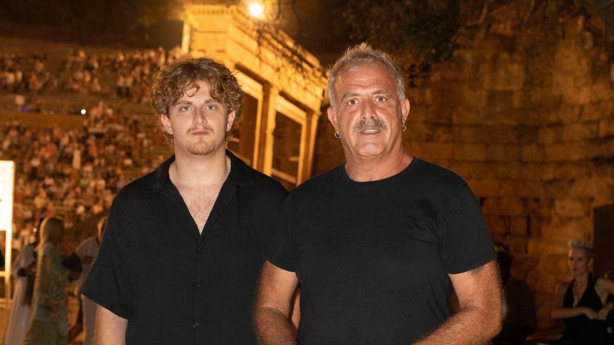 Πασχάλης Τσαρούχας: Σπάνια έξοδος με τον 20χρονο γιο του, Αχιλλέα στην Επίδαυρο