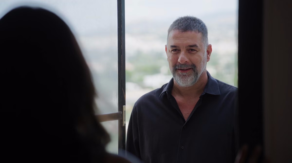 Δύο μαύρα πουκάμισα: Ο Μανούσος ξανασυναντά τη Μαρκέλλα – Όλες οι εξελίξεις του 5ου επεισοδίου στο MEGA