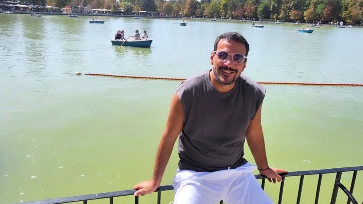 Κώστας Τσουρός: Η χαμογελαστή φωτογραφία από το πάρκο Retiro στη Μαδρίτη και το μήνυμα γεμάτο νόημα