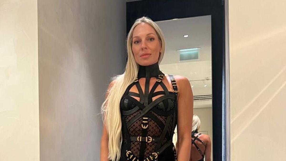 Ρόη Αποστολοπούλου: Με το εμβληματικό Versace των 90s στο Vogue World Milano
