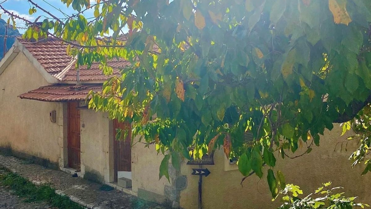 Φθινοπωρινή μελαγχολία: Γιατί αλλάζει η διάθεσή μας μαζί με την εποχή;