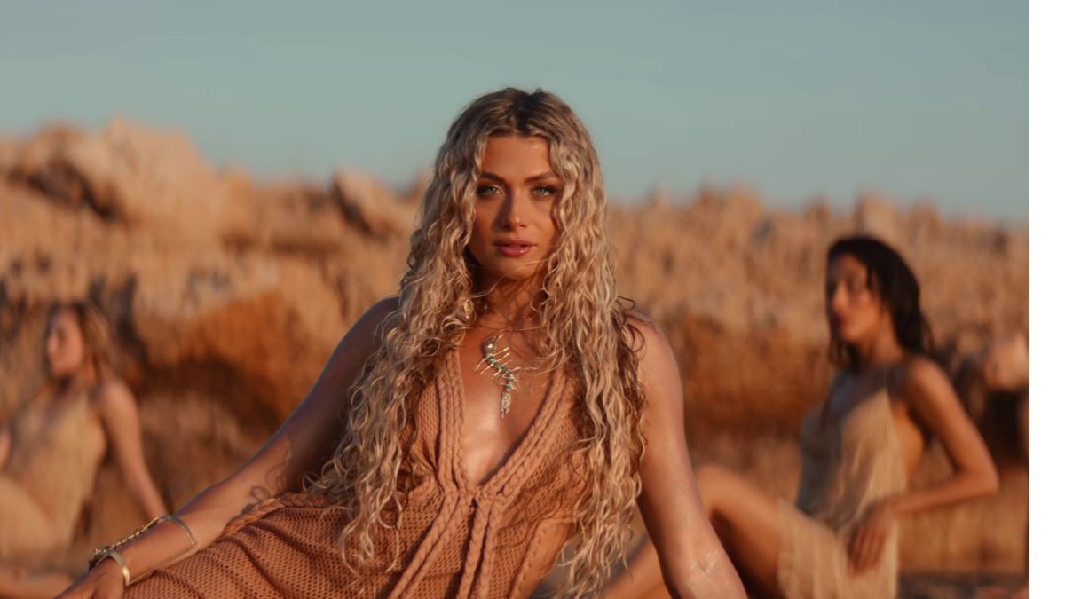 Antigoni: «Ανάβει φωτιές» στο νέο της video clip με τίτλο «OUD» και εντυπωσιάζει