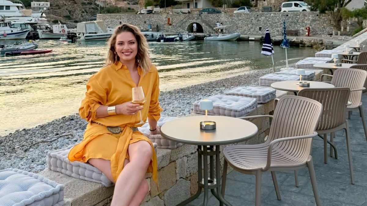 Ντόρα Μακρυγιάννη: Η εξομολόγηση για την αποχή της από τα social media – «Είμαι κάπου στον έξω, τον πραγματικό και γεμίζω»