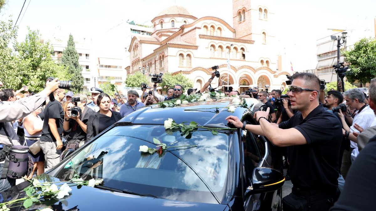 Γιώργος Μαζωνάκης: Ο συγκλονιστικός επικήδειος του Μητροπολίτη Νικαίας – «Έδωσε αγάπη και παίρνει αγάπη»