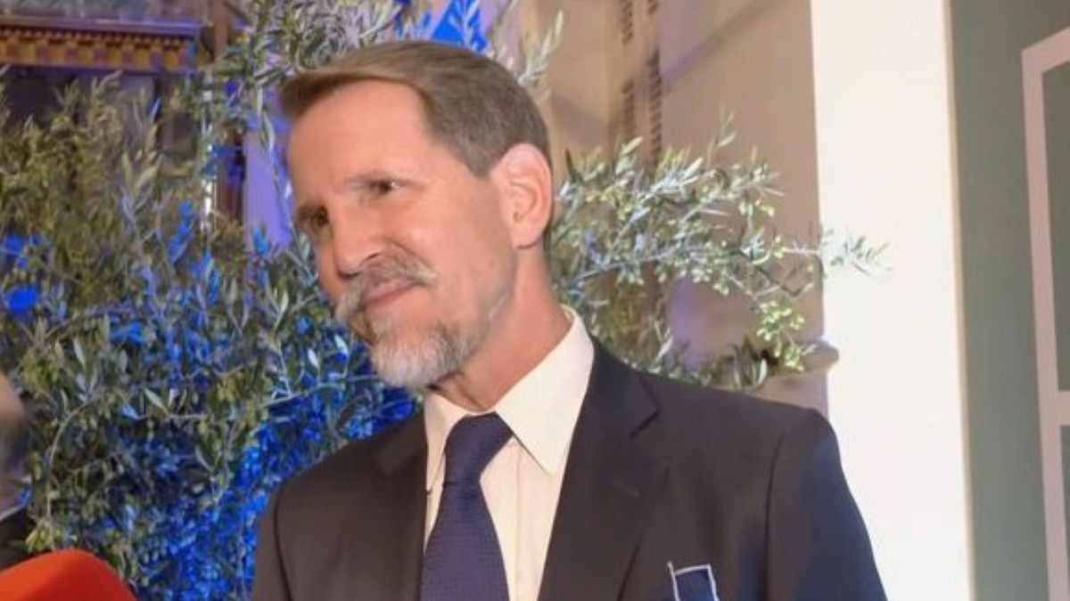 Παύλος Ντε Γκρες: Βραδινή εμφάνιση με τη Μαρί Σαντάλ και την Άννα Μαρία σε εκδήλωση – «Η Ελλάδα είναι η πατρίδα μου»