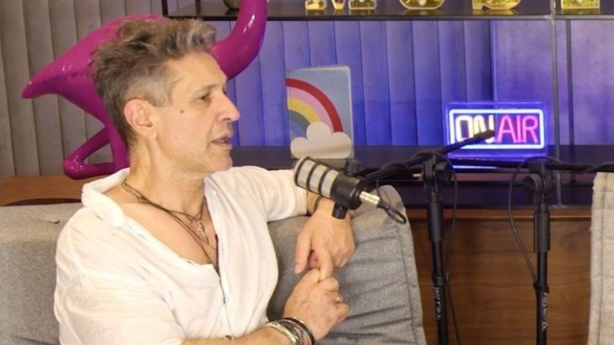 Αιμίλιος Χειλάκης: Ο παλιός έρωτας που παραμένει στη ζωή του και η διαφωνία του για το «κόψιμο» των σειρών με τον Φιλιππίδη – «Δεν μπορούν να καταδικαστούν μαζί του και άλλοι 30 ηθοποιοί»