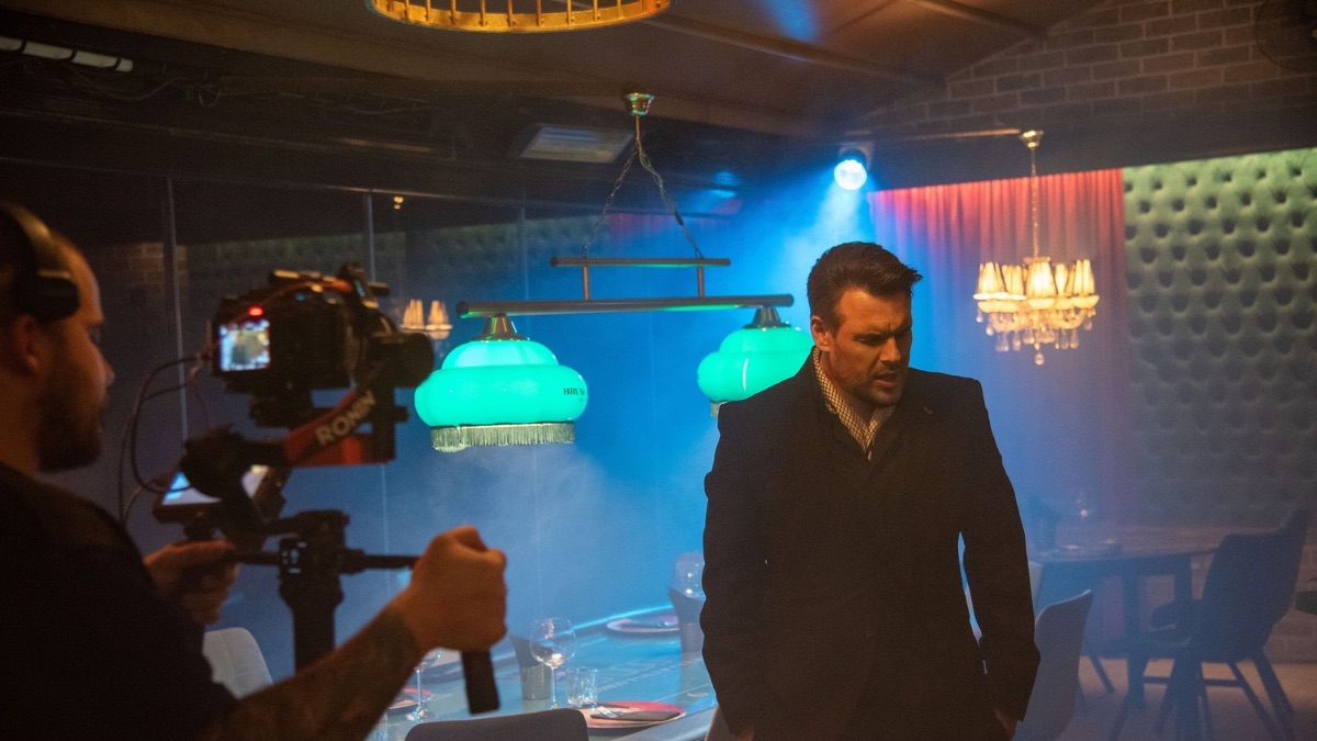 Πάνος Κιάμος: Backstage φωτογραφίες από το νέο του ανατρεπτικό βίντεο κλιπ