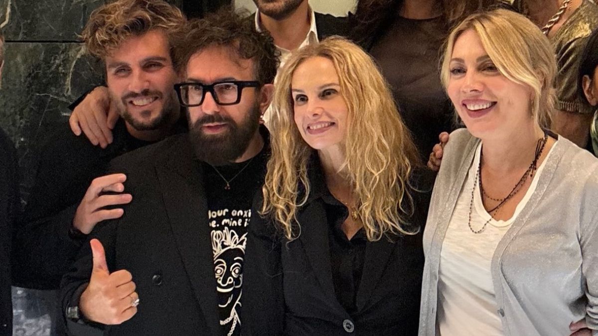 Κωνσταντίνος Ρήγος: Γιόρτασε τα γενέθλιά του με τη Σμαράγδα Καρύδη και τη Δωροθέα Μερκούρη στο πλευρό του