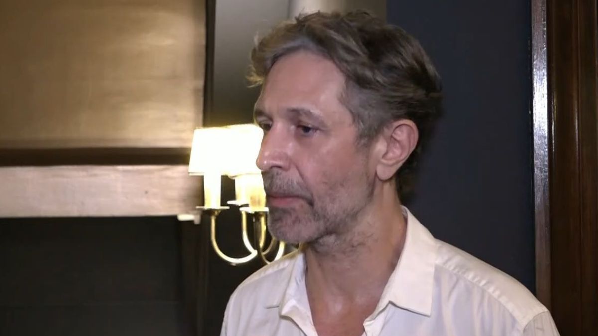 Αιμίλιος Χειλάκης: «Δεν πίστευα ότι η μητέρα μου “έφυγε”. Είμαι άνθρωπος που αφήνομαι στο πένθος μου, πέρασα τη φάση της απουσίας πολύ σκληρά»