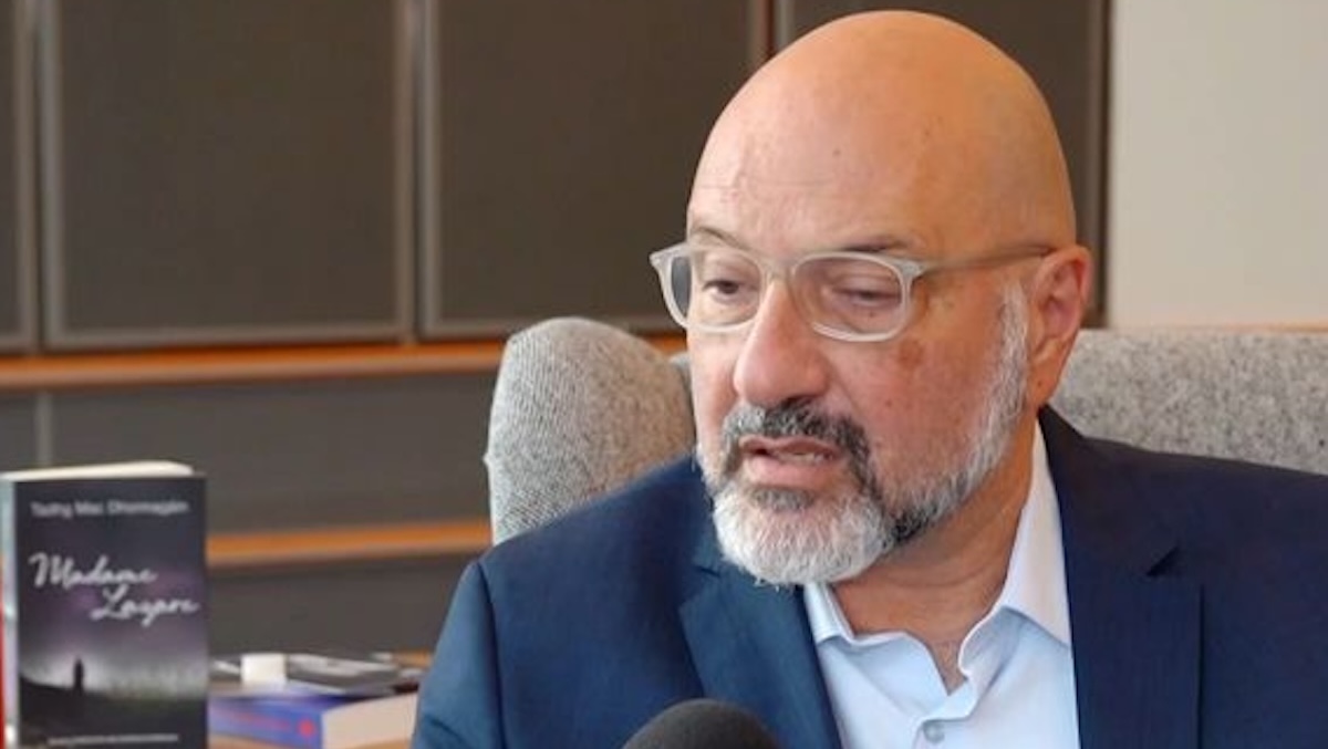 Σάκης Αρναούτογλου: Συγκλονίζει για τις τελευταίες στιγμές της μητέρας του – «Είχε αλτσχάιμερ, είχε γίνει 24 κιλά»