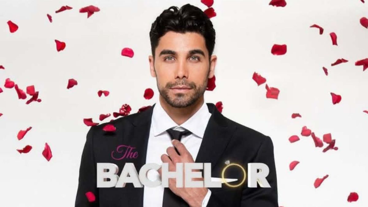 Πρώην παίκτρια του Bachelor έγινε μανούλα – Οι φωτογραφίες από το μαιευτήριο και οι αγκαλιές με τον σύντροφό της
