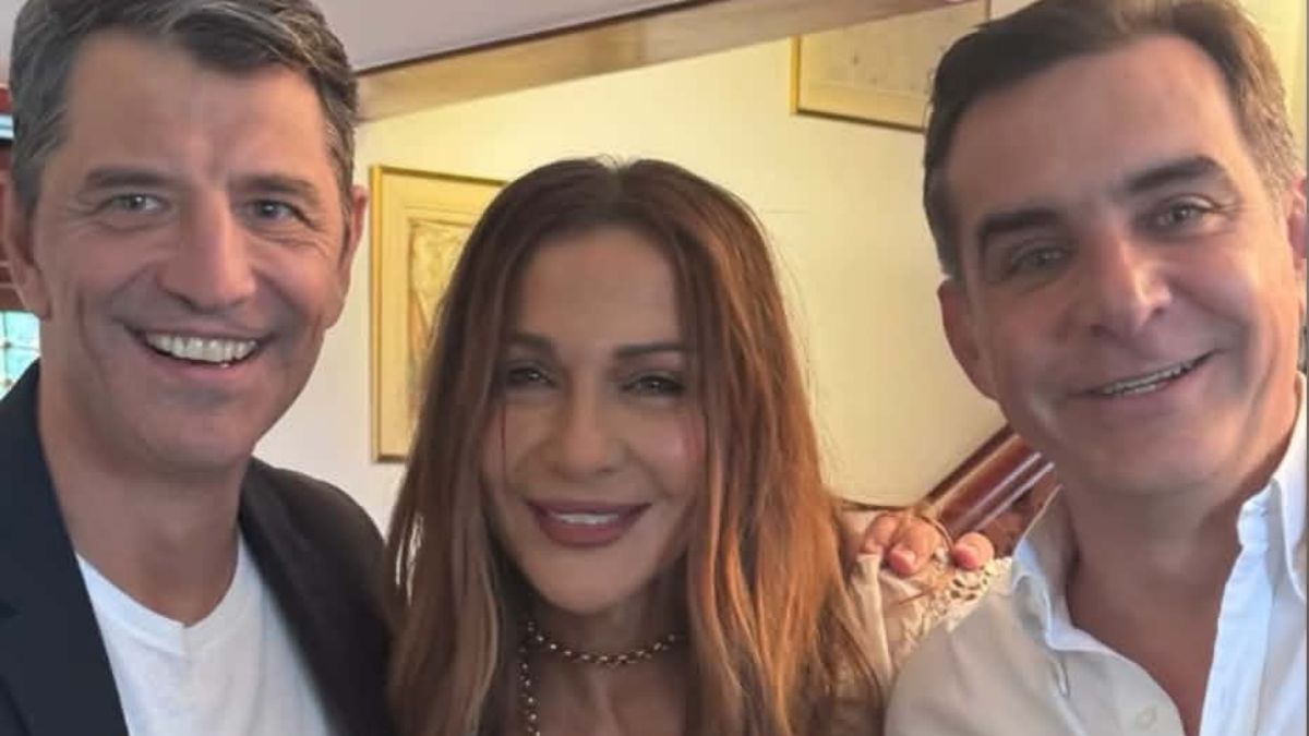 Δέσποινα Βανδή: Τραγούδησε Νατάσα Θεοδωρίδου στο πάρτι γενεθλίων του Ηλία Κοκοτού – Η φωτογραφία μαζί με τον Σάκη Ρουβά